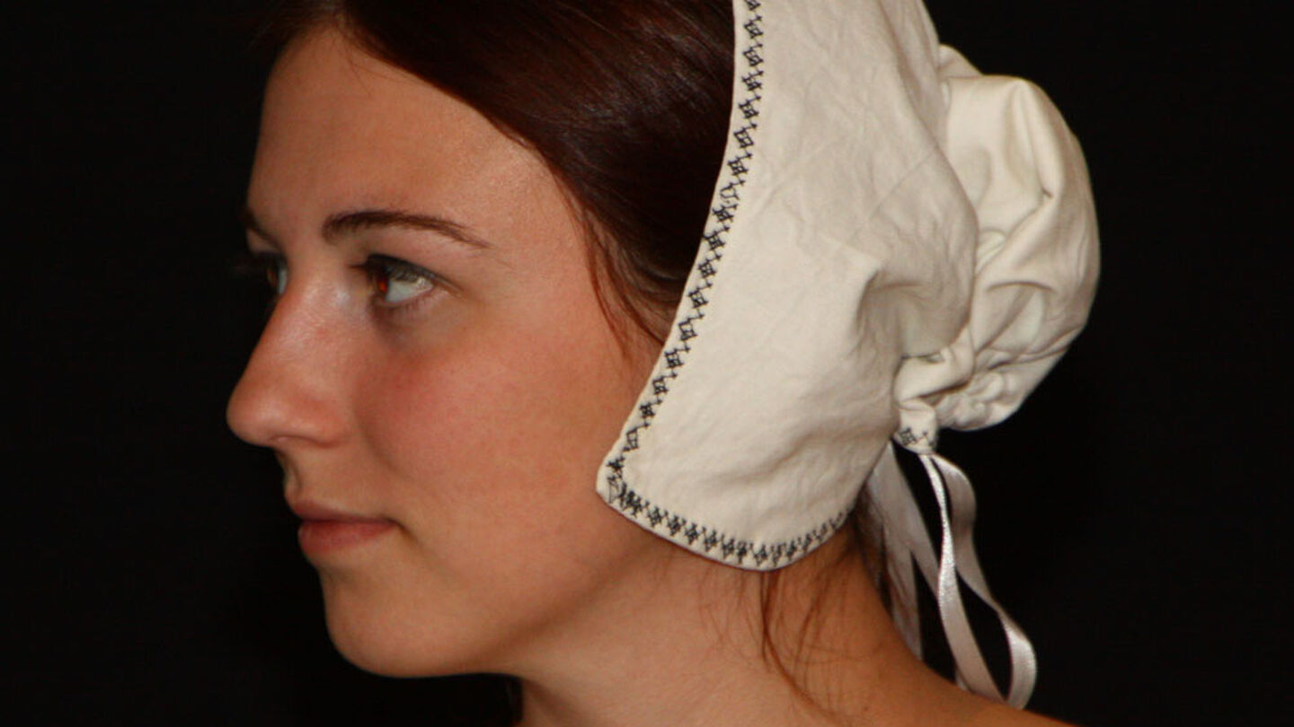 Historische Hauben für Frauen der 2017